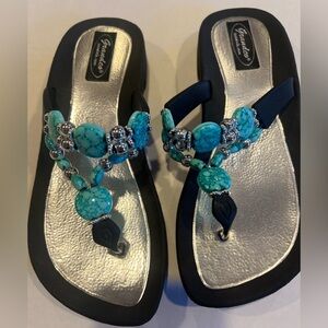 Grandco Women's Black Thong Sandals With Turquoise Faux Stone & Silver Spacer